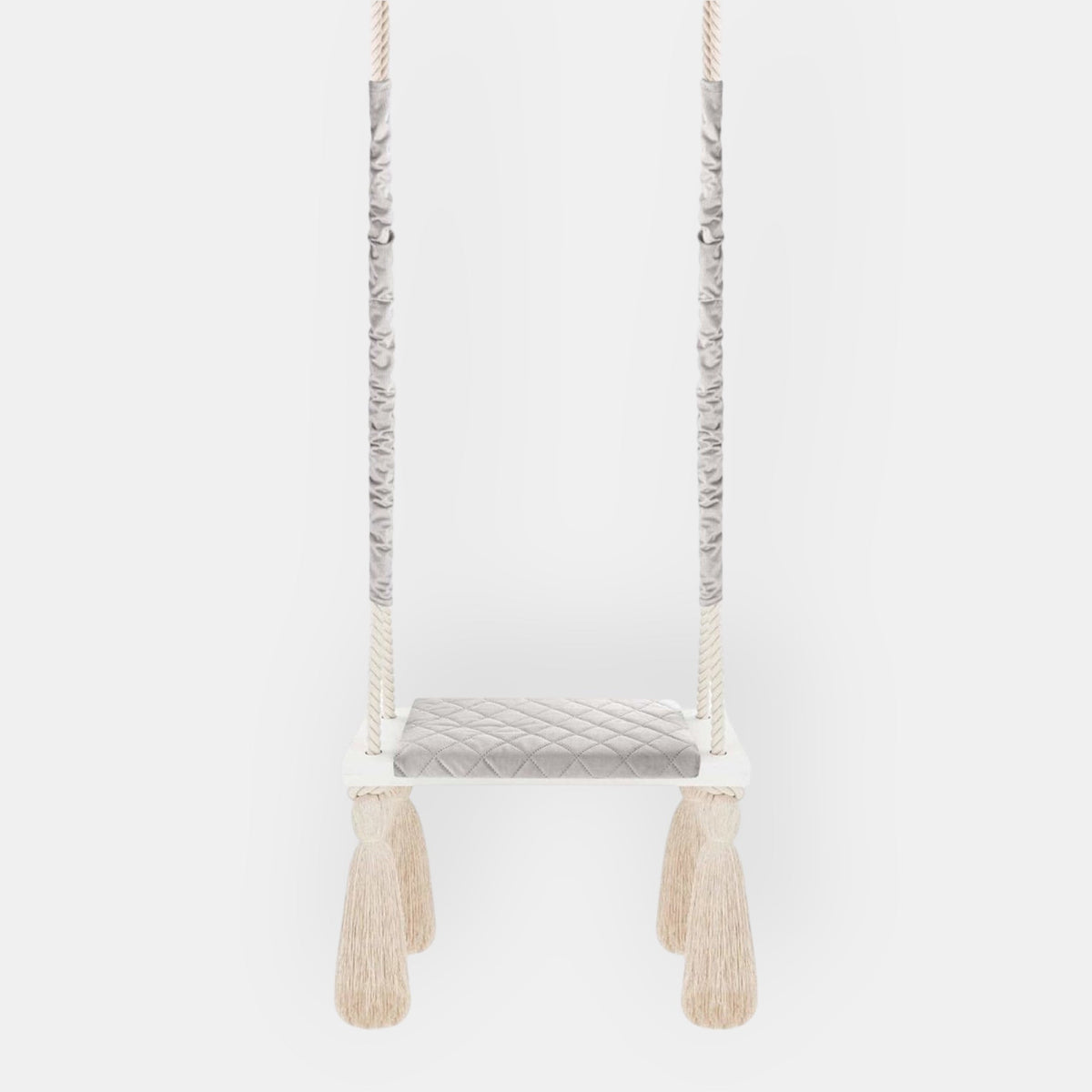 Balançoire enfant intérieur bois massif corde coton gris clair, vue de face : planche en bois et coussin d'assise