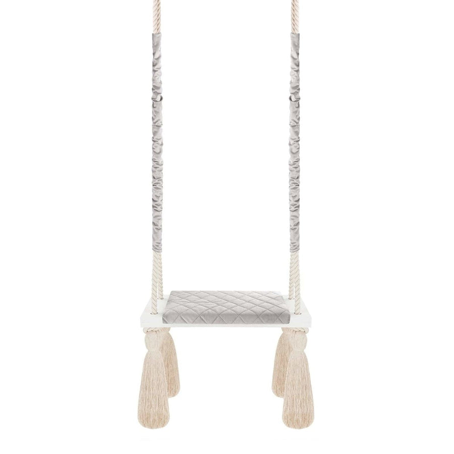 Balançoire enfant intérieur bois massif corde coton gris clair, vue d'ensemble avec les longues cordes