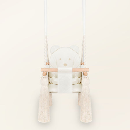 Altalena da interno per bambini in velluto Beige, altalena in velluto, vista frontale con schienale a forma di orso