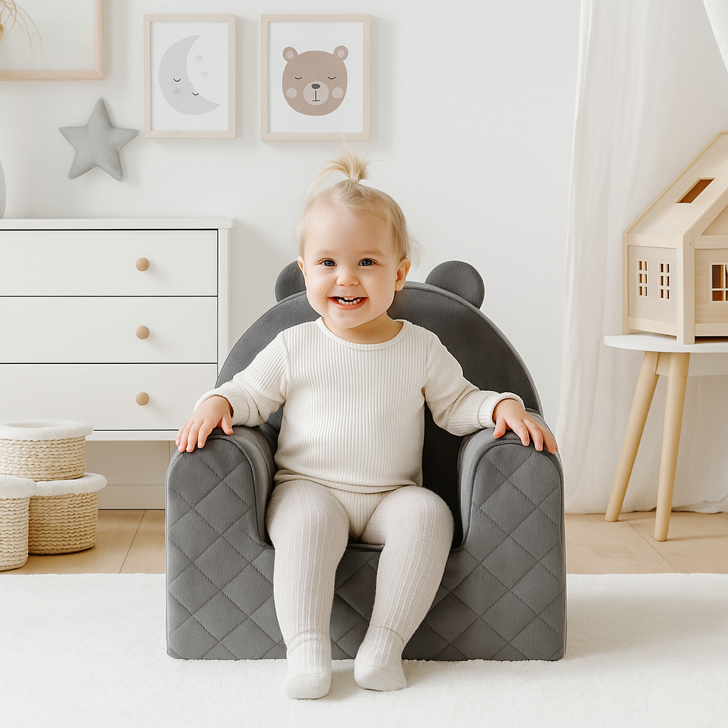 Fauteuil enfant en forme d'ours gris foncé - Velours, vue de face avec assise matelassée