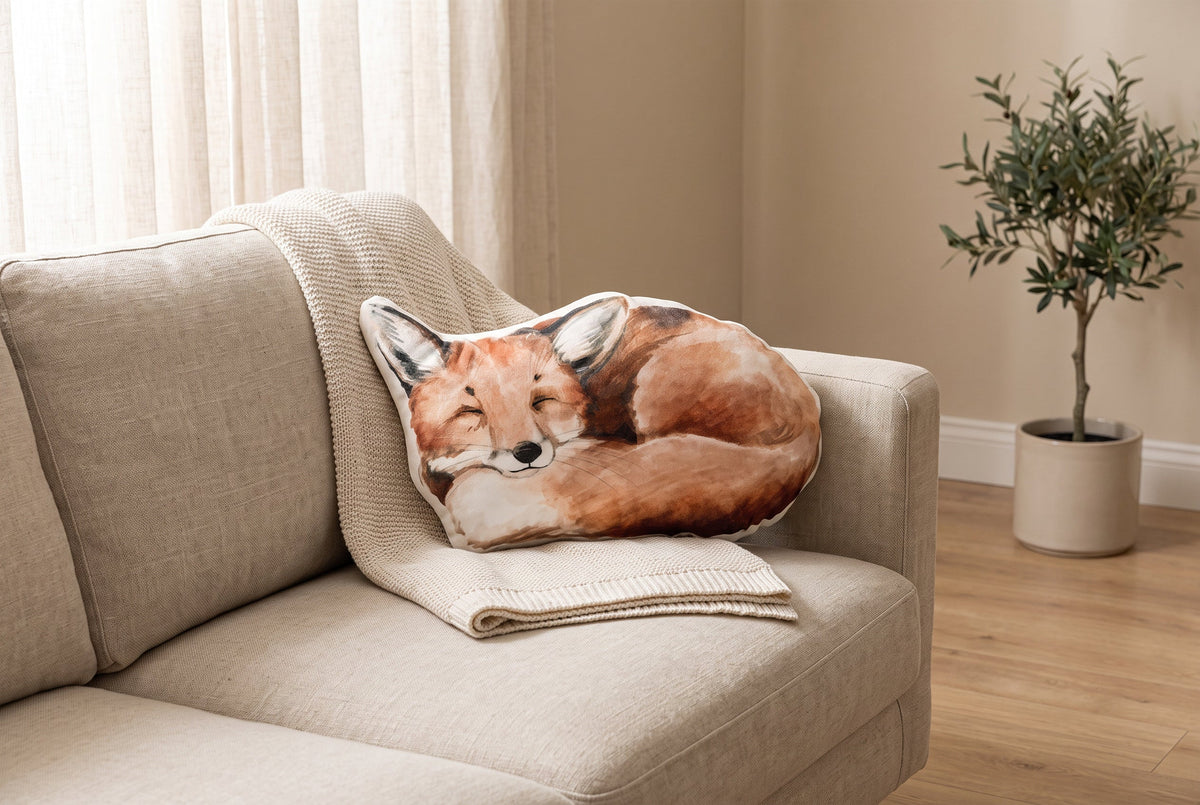 Dekokissen für Kinder Fuchs-Motiv auf einem Leinensofa im Wohnzimmer