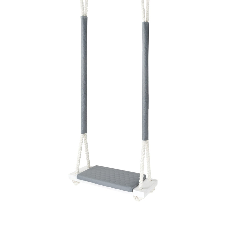 Balançoire bois extérieur imperméable enfant gris clair - Jardin, vue de trois quarts avec cordes gainées de tissu et